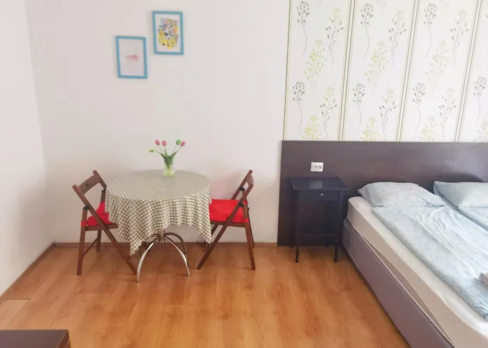1#Parliament Sunflower Apartments Room