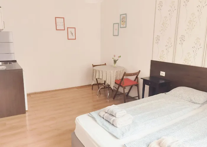 1#Parliament Sunflower Apartments Room
