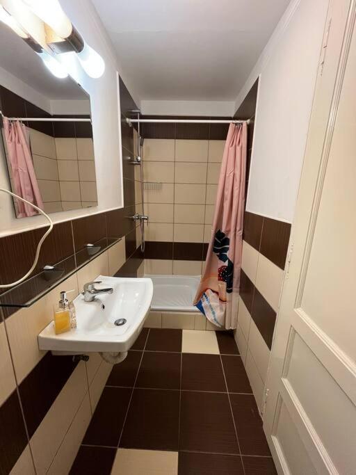 Apartman 1#parliament Sunflower