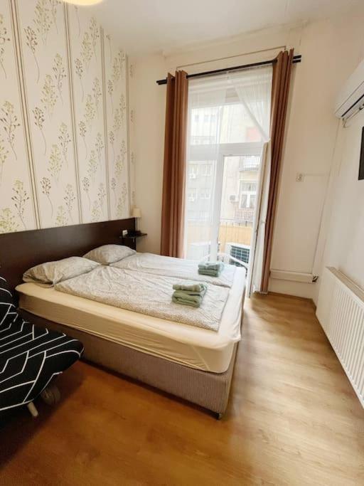 1#parliament Sunflower Apartment