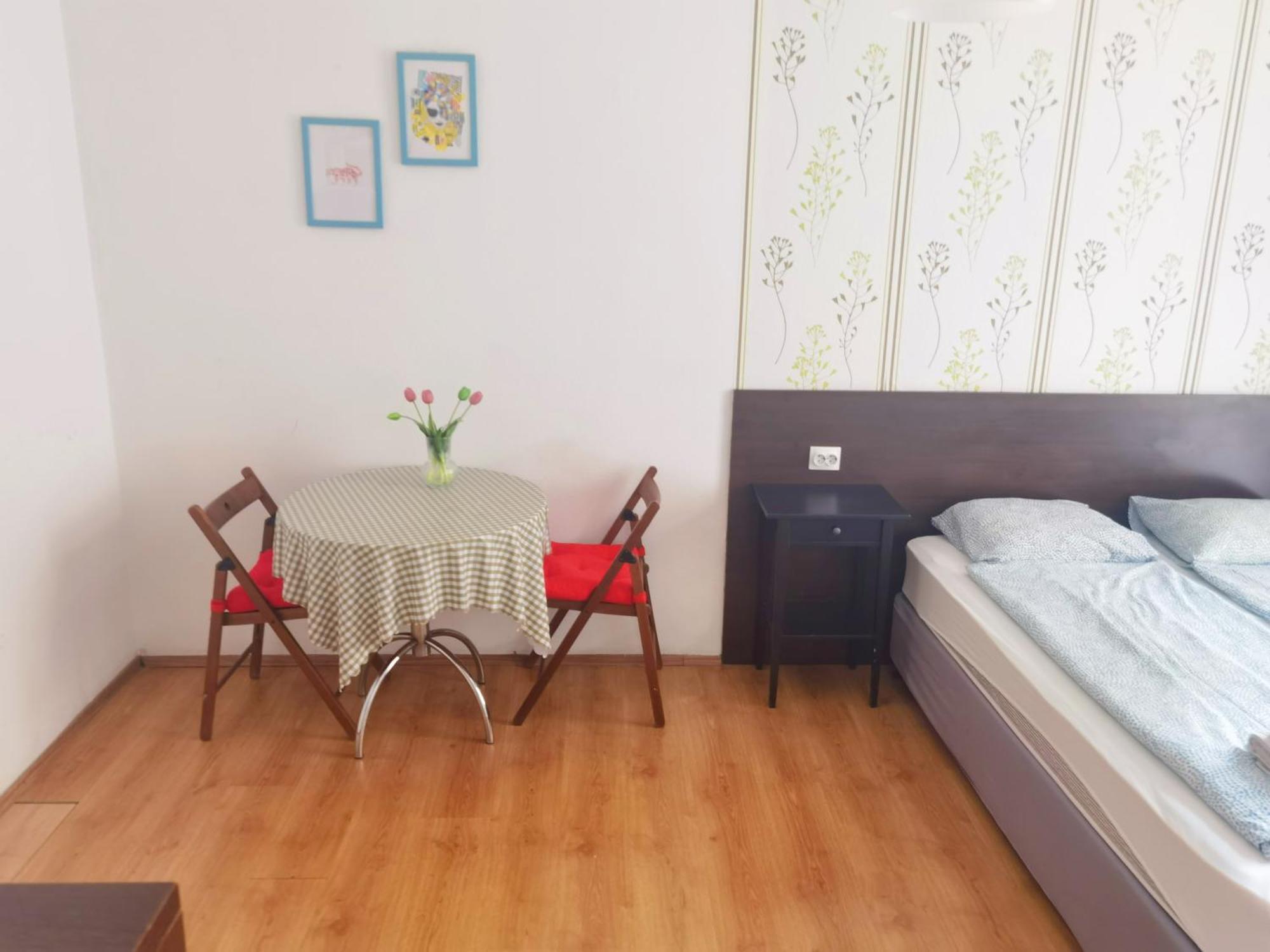 Apartment 1#parliament Sunflower